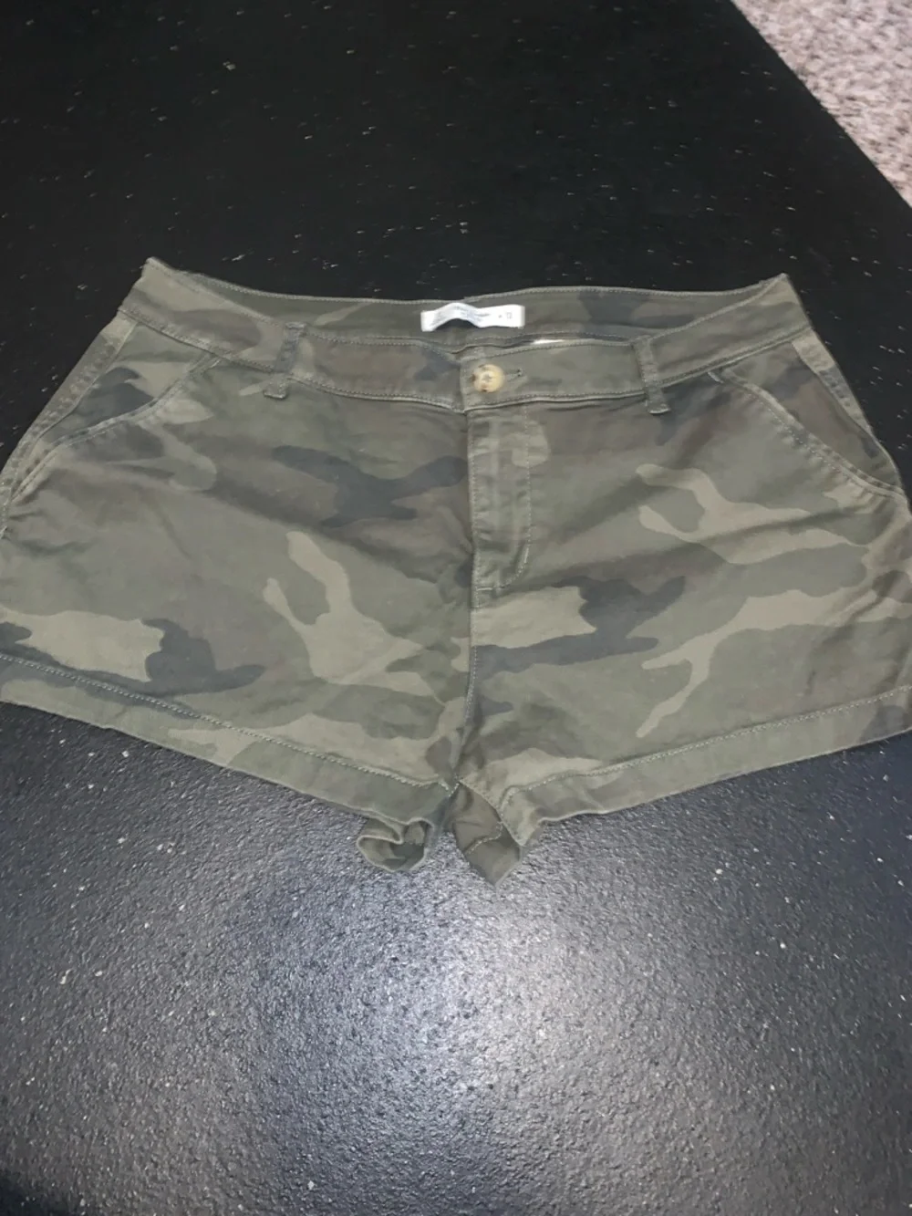 Abercrombie & Fitch Camo Print Women's Casual Cotton Shorts -Olive Green - 12/31 - Picture 1 of 3